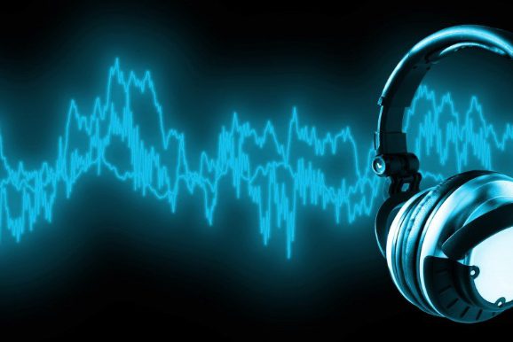 What are the advantages of dynamic transducers?